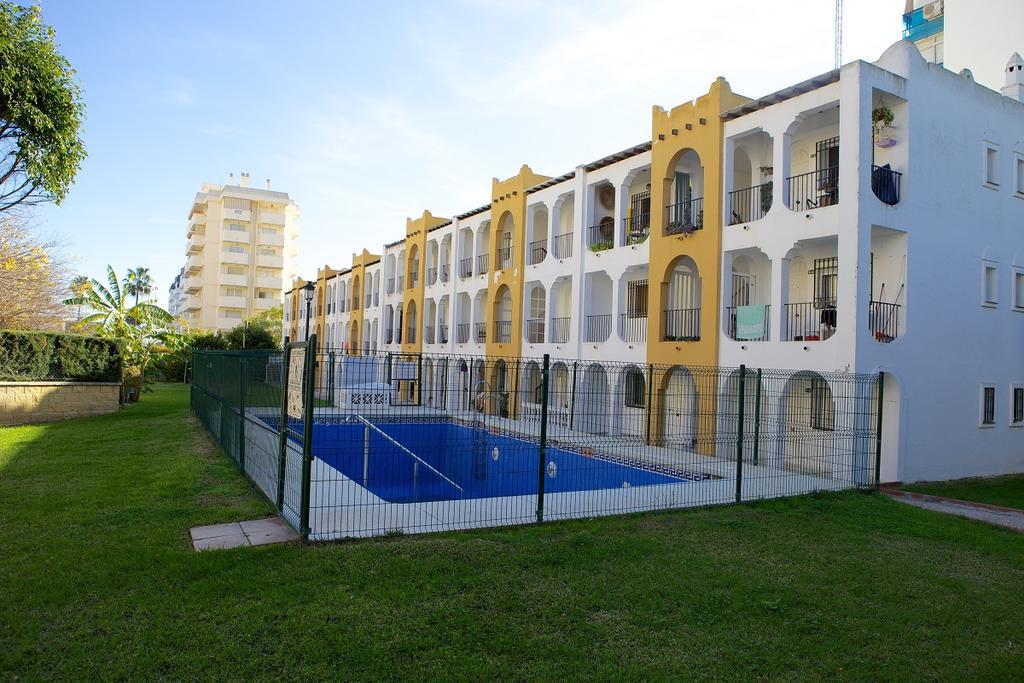 Apartamento Andalucia เบนัลมาเดนา ภายนอก รูปภาพ